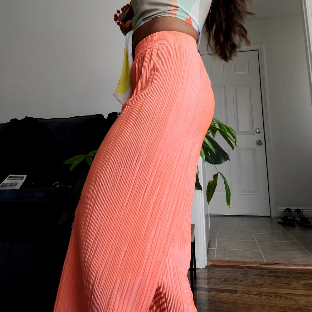 Alice and Olivia Neon Peach Pleated Cropped Wide Leg Pants